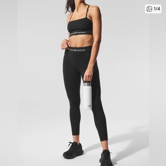 ALO Yoga Relay Black and White Women's Alosoft Bra Medium - Picture 7 of 8